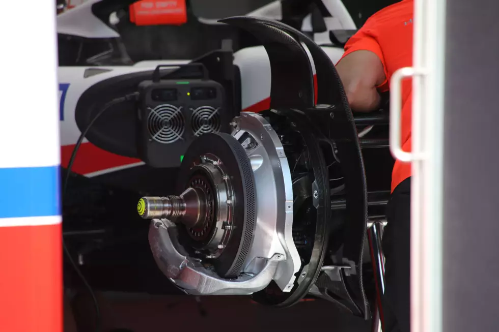 Foto zur News: Haas VF-22: Vorderrad-Bremse