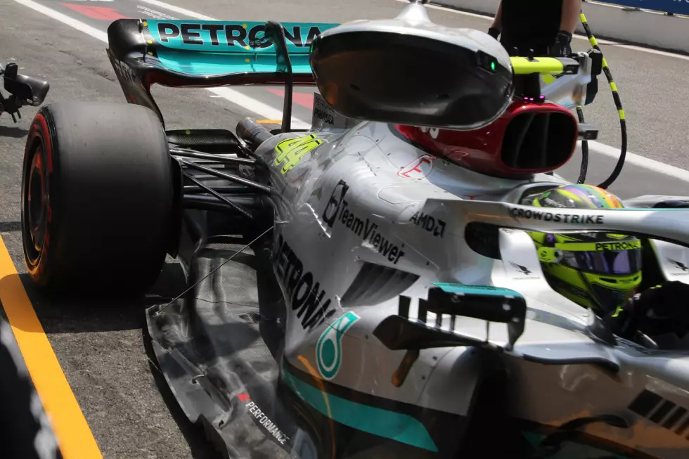 Foto zur News: Mercedes W13: Unterboden