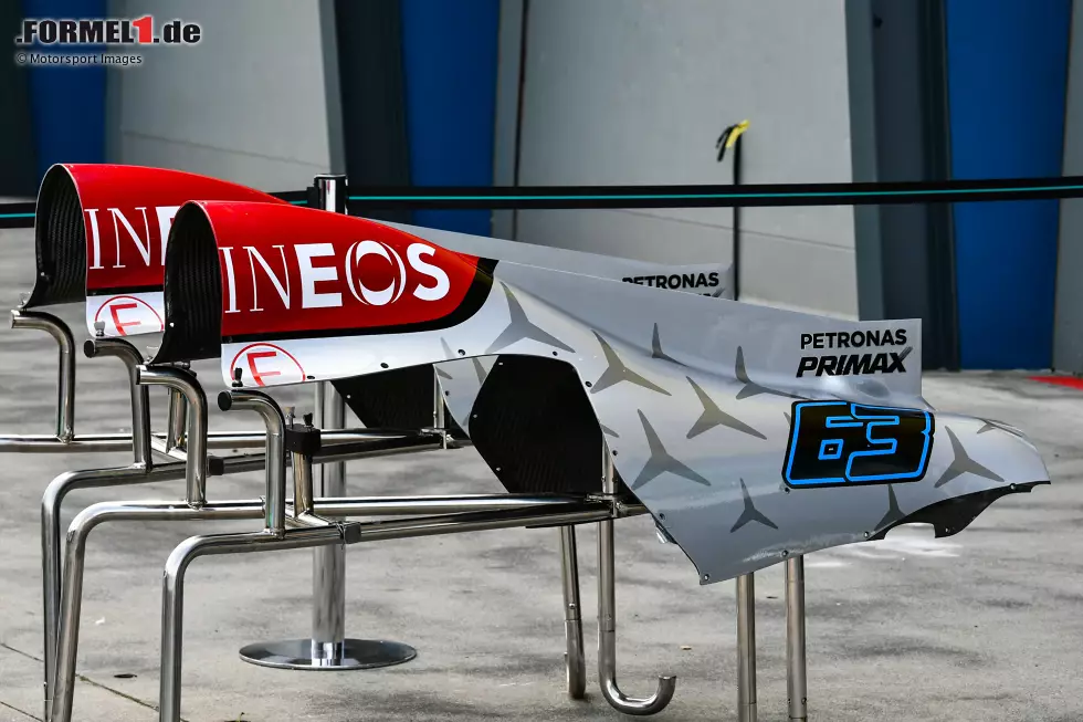 Foto zur News: Mercedes W13: Motorhauben