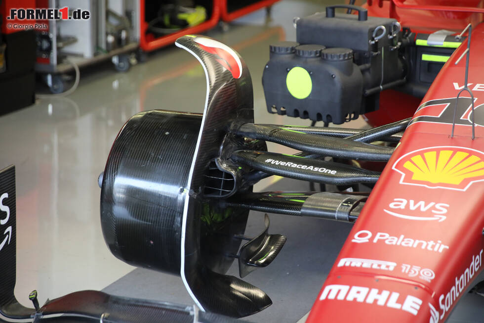 Foto zur News: Ferrari F1-75: Bremsschacht an der Vorderachse