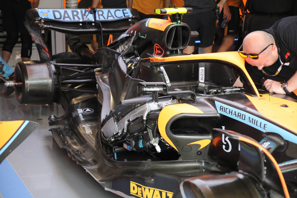 Foto zur News: McLaren MCL36: Kühler im Seitenkasten