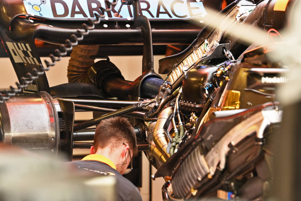 Foto zur News: McLaren MCL36: Antriebsinstallation