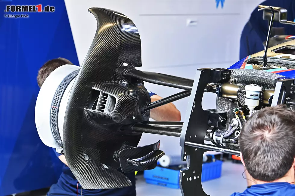 Foto zur News: Williams FW44: Vorderrad-Aufhängung