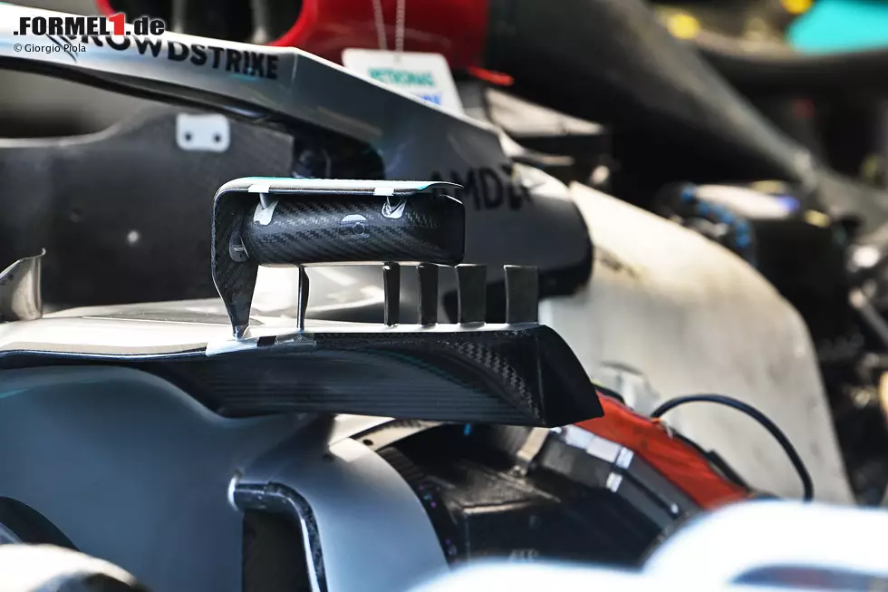 Foto zur News: Mercedes W13: Rückspiegel-Halterung