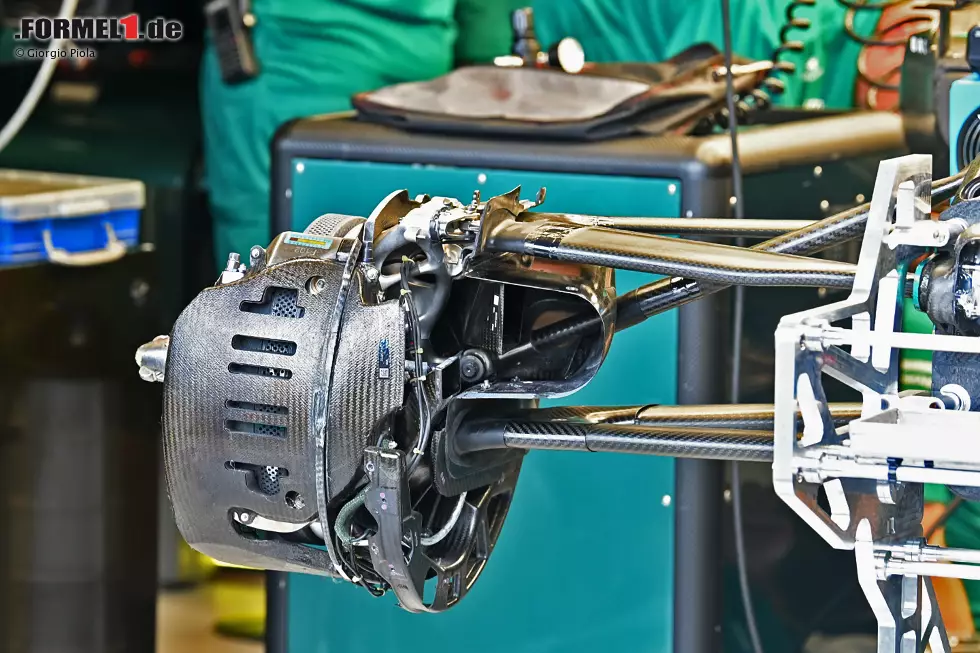 Foto zur News: Aston Martin AMR22: Vorderrad-Bremse