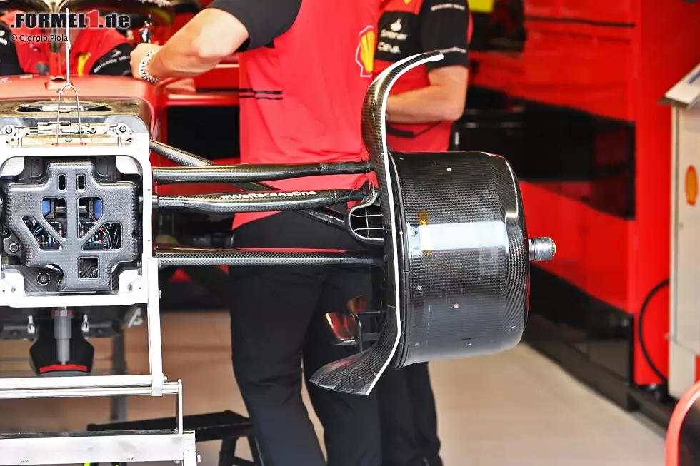 Foto zur News: Ferrari F1-75: Vorderrad-Aufhängung