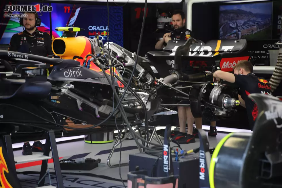 Foto zur News: Red Bull RB18: Antriebsinstallation
