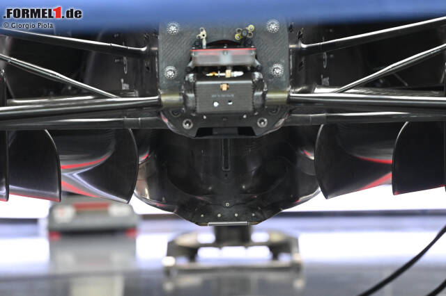 Foto zur News: Red Bull RB18: Unterboden mit Venturi-Kanälen