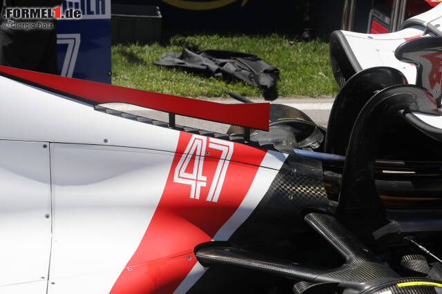 Foto zur News: Haas VF-22: Motorhaube mit Finne