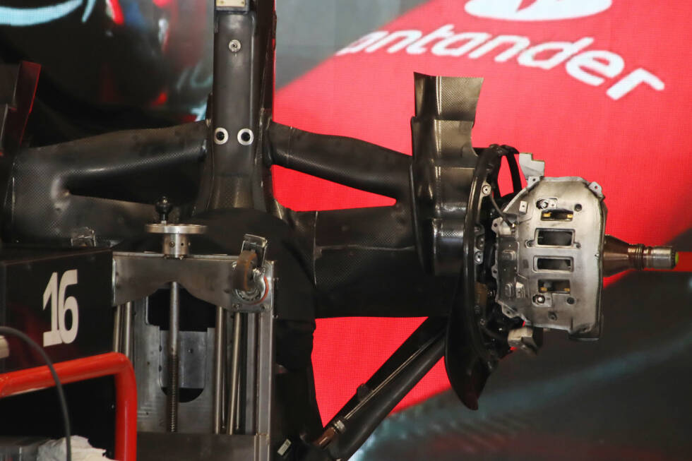 Foto zur News: Ferrari F1-75: Hinterrad-Aufhängung