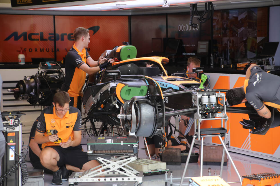 Foto zur News: McLaren MCL36: Vorderrad-Aufhängung