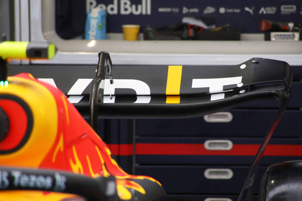 Foto zur News: Red Bull RB18: Heckflügel