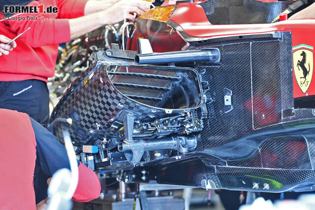 Foto zur News: Ferrari F1-75: Seitenkasten-Öffnung ohne Verkleidung