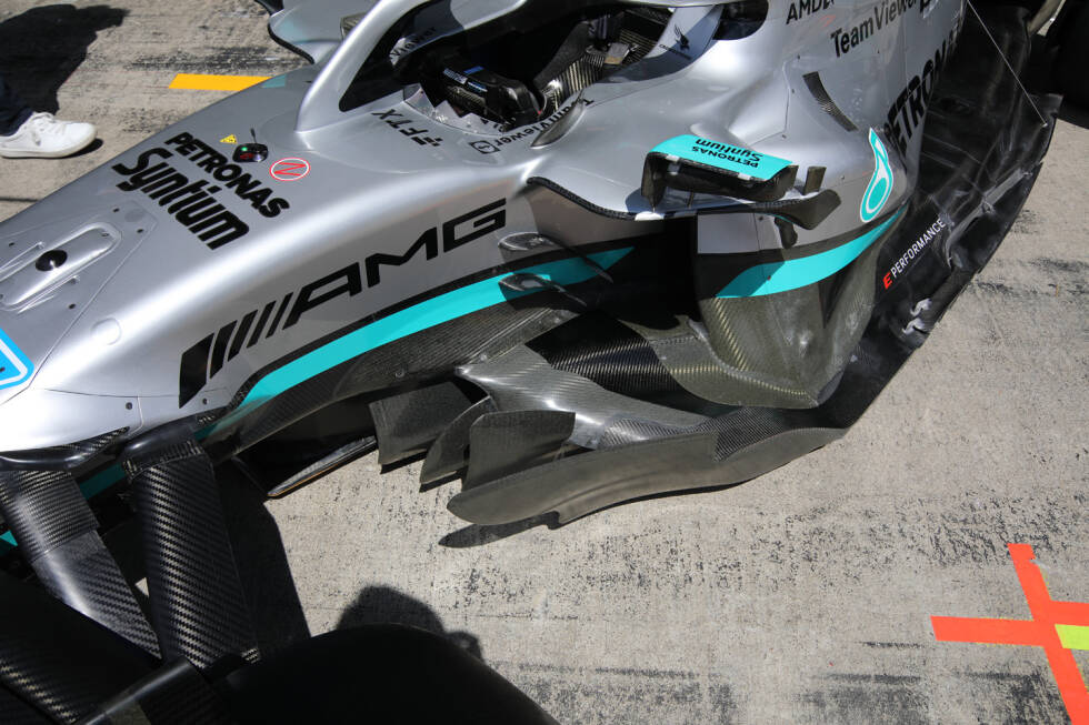 Foto zur News: Mercedes W13: Venturi-Kanäle