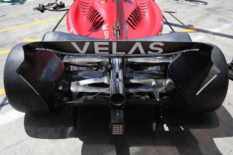 Foto zur News: Ferrari F1-75: Heckflügel und Diffusor