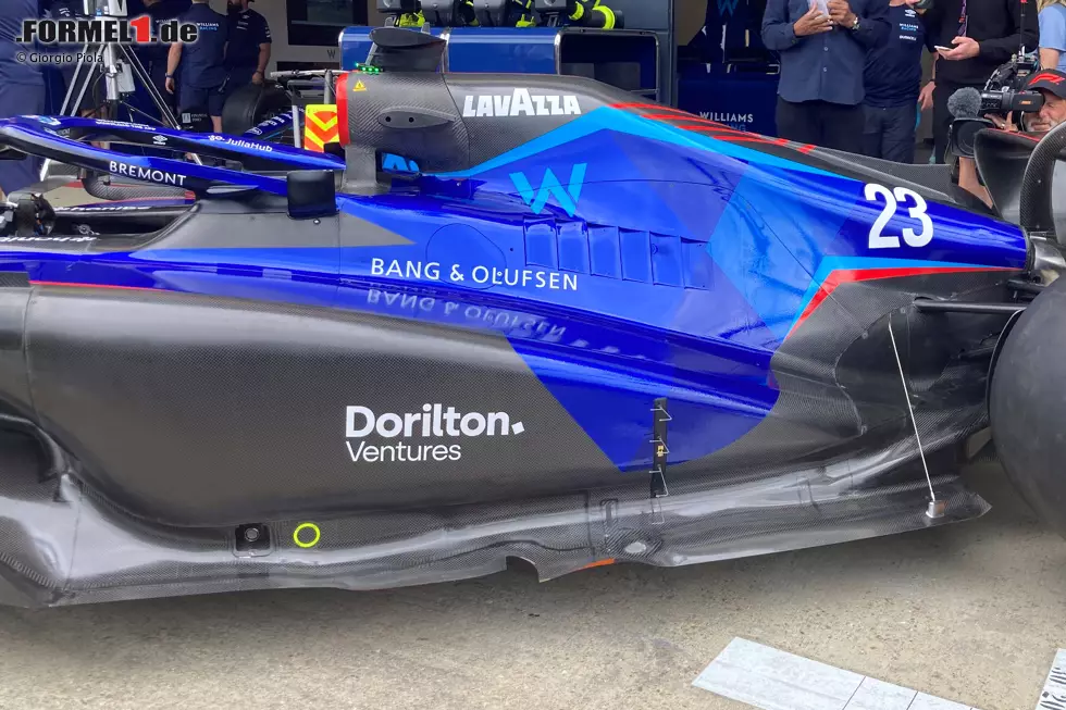 Foto zur News: Williams FW44: Seitenkasten und Unterboden