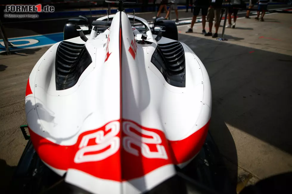 Foto zur News: Haas VF-22: Seitenkasten und Motorhaube