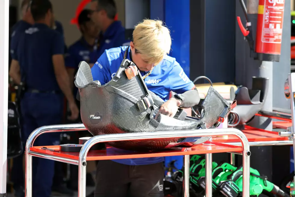 Foto zur News: Haas VF-22: Fahrersitz