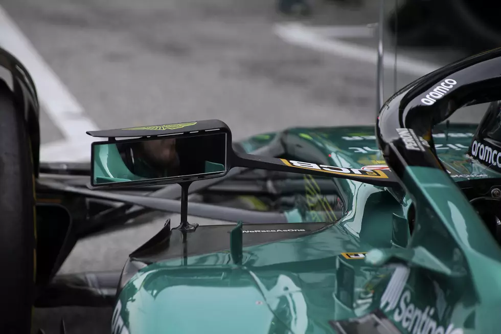 Foto zur News: Aston Martin AMR22: Rückspiegel-Halterung
