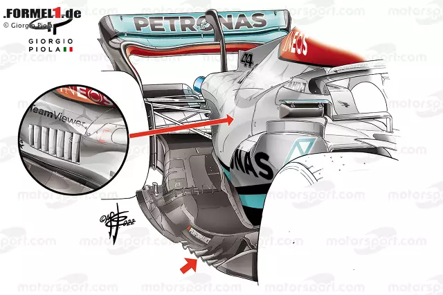 Foto zur News: Der Mercedes W13 sah bei der Präsentation und während des Shakedowns vor der Saison anders aus, als er in Zukunft aussehen würde. Mit einem größeren Seitenkästen und einer zerknitterten Bodenkante sollte das Auto nach diesem Basistest in Barcelona eine deutliche Überarbeitung erhalten.