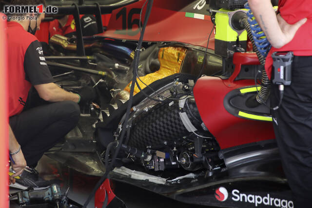 Die besten Technik-Detailfotos bei den Formel-1-Wintertests 2022 in Sachir in Bahrain! (Im Bild die Antriebsinstallation beim Ferrari F1-75.)