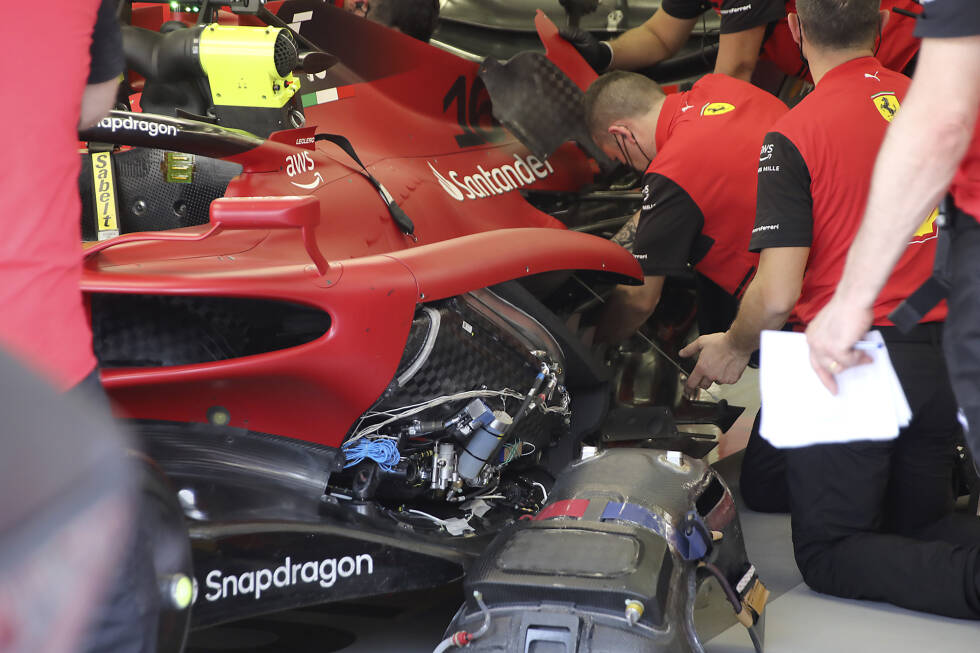 Foto zur News: Ferrari F1-75: Antriebsinstallation
