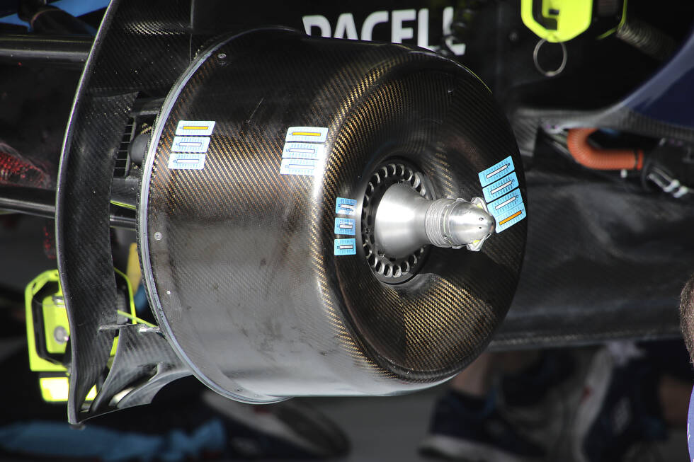 Foto zur News: Williams FW44: Vorderrad-Bremse