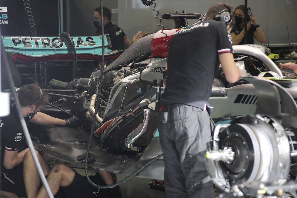 Foto zur News: Mercedes W13: Antriebsinstallation