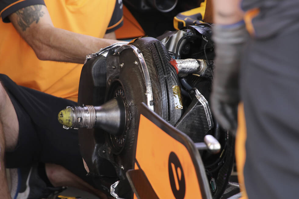 Foto zur News: McLaren MCL36: Vorderrad-Bremse