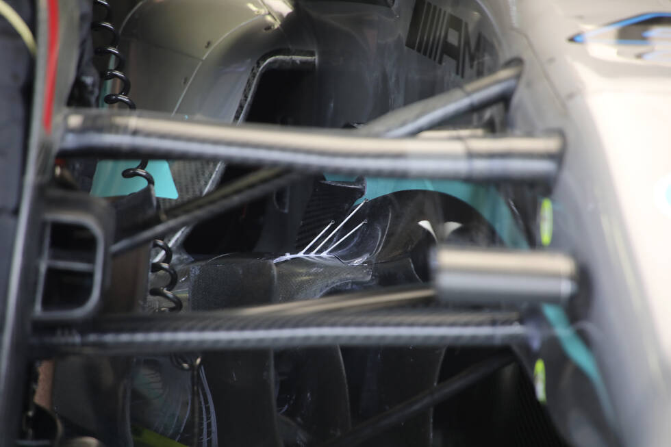Foto zur News: Mercedes W13: Vorderrad-Aufhängung mit Blick auf Seitenkasten