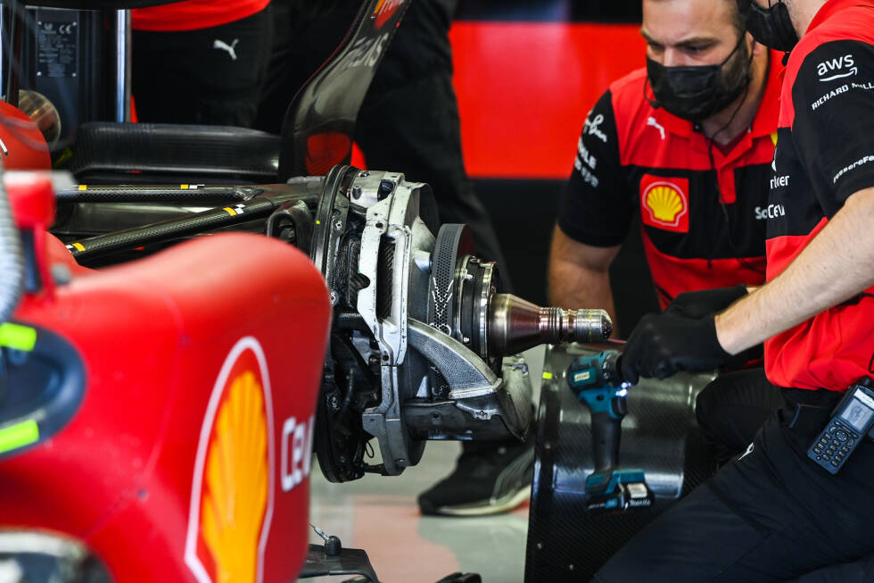 Foto zur News: Ferrari F1-75: Hinterrad-Bremse
