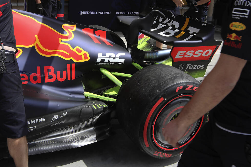 Foto zur News: Red Bull RB18: Hinterrad-Aufhängung