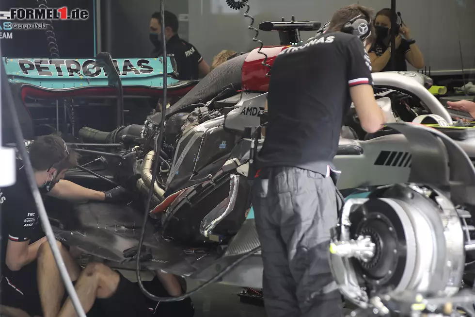 Foto zur News: Mercedes W13: Antriebsinstallation