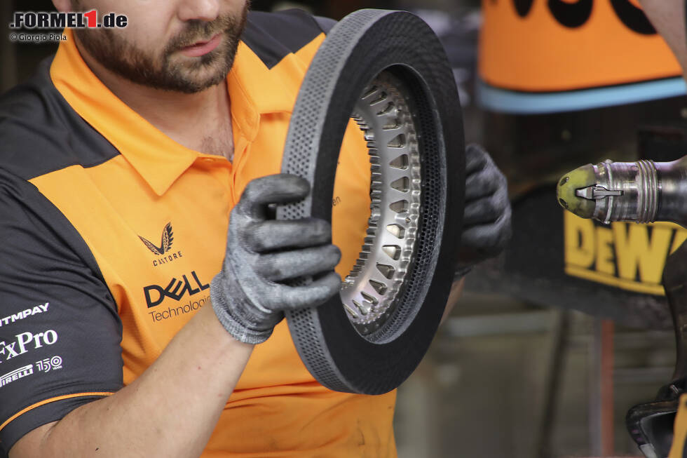 Foto zur News: McLaren MCL36: Bremsscheibe