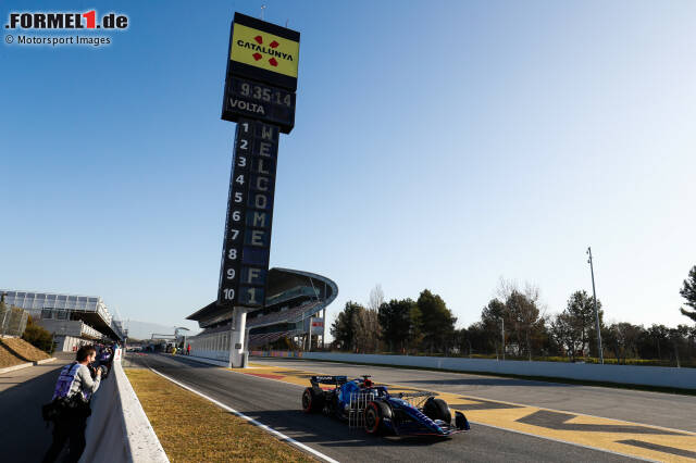 Die Formel-1-Wintertests 2022 haben begonnen! Hier tragen wir die Höhepunkte des ersten Testtags in Barcelona zusammen und informieren kompakt über alle wichtigen Ereignisse!