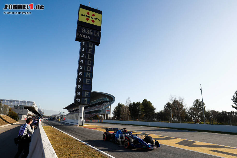 Foto zur News: Die Formel-1-Wintertests 2022 haben begonnen! Hier tragen wir die Höhepunkte des ersten Testtags in Barcelona zusammen und informieren kompakt über alle wichtigen Ereignisse!