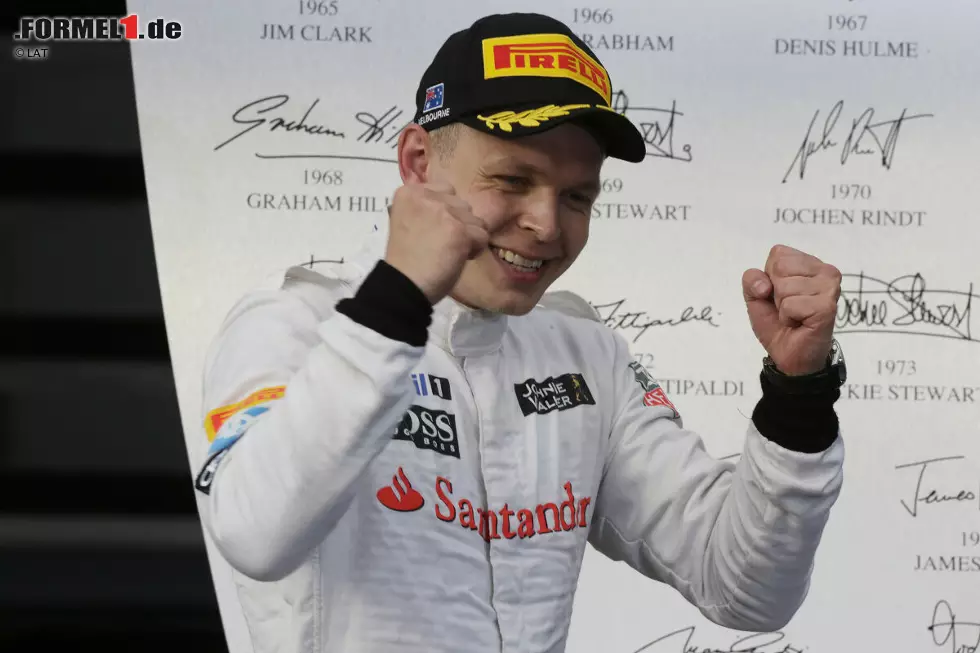 Platzierung 2014: WM-Elfter - Als Magnussen in seinem ersten Rennen in Melbourne zusammen mit Teamkollege Jenson Button gleich auf das Podest fuhr, deutete sich ein gutes Jahr für McLaren an, wurde es aber nicht. Dominant war dafür plötzlich Mercedes, bei denen Hamilton bei den Tests Platz drei belegt hatte (+0,676). Foto zur News: Platzierung 2014: WM-Elfter - Als Magnussen in seinem ersten Rennen in Melbourne zusammen mit Teamkollege Jenson Button gleich auf das Podest fuhr, deutete sich ein gutes Jahr für McLaren an, wurde es aber nicht. Dominant war dafür plötzlich Mercedes, bei denen Hamilton bei den Tests Platz drei belegt hatte (+0,676).
