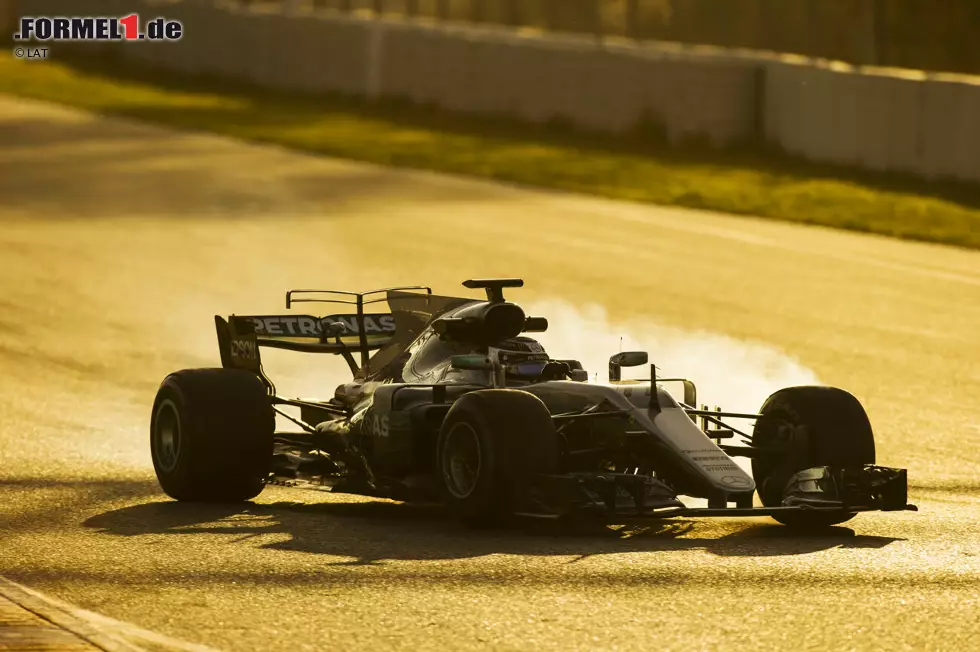 Testsieger 2017: Valtteri Bottas (Mercedes) - Einen Einstand nach Maß feierte der Finne 2017, der nach dem Abgang von Weltmeister Nico Rosberg zu Mercedes berufen wurde und sich in Barcelona sogleich mit der Bestzeit präsentierte - wieder vor Sebastian Vettel, der 0,247 Sekunden Rückstand hatte. Foto zur News: Testsieger 2017: Valtteri Bottas (Mercedes) - Einen Einstand nach Maß feierte der Finne 2017, der nach dem Abgang von Weltmeister Nico Rosberg zu Mercedes berufen wurde und sich in Barcelona sogleich mit der Bestzeit präsentierte - wieder vor Sebastian Vettel, der 0,247 Sekunden Rückstand hatte.