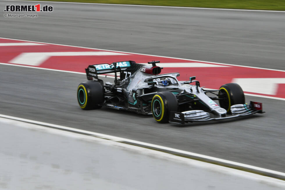 Foto zur News: Testsieger 2020: Valtteri Bottas (Mercedes) - Als sich so langsam erste Coronasorgen in der Formel 1 ausbereiteten war es Valtteri Bottas, der sich in Barcelona an die Spitze setzte. Der Finne hatte damals mächtige 0,784 Sekunden Vorsprung auf Teamkollege Lewis Hamilton. Dritter damals: Kimi Räikkönen im Alfa Romeo (+1,359)!