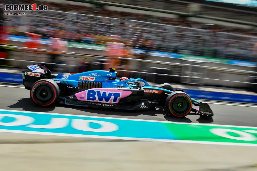 ... Alpine mit den Plätzen fünf und sechs für Esteban Ocon und Fernando Alonso, sie landen damit sogar noch vor Lewis Hamilton im zweiten Mercedes, den DRS-Probleme einbremsen. Den GAU dagegen erlebt ... Foto zur News: ... Alpine mit den Plätzen fünf und sechs für Esteban Ocon und Fernando Alonso, sie landen damit sogar noch vor Lewis Hamilton im zweiten Mercedes, den DRS-Probleme einbremsen. Den GAU dagegen erlebt ...