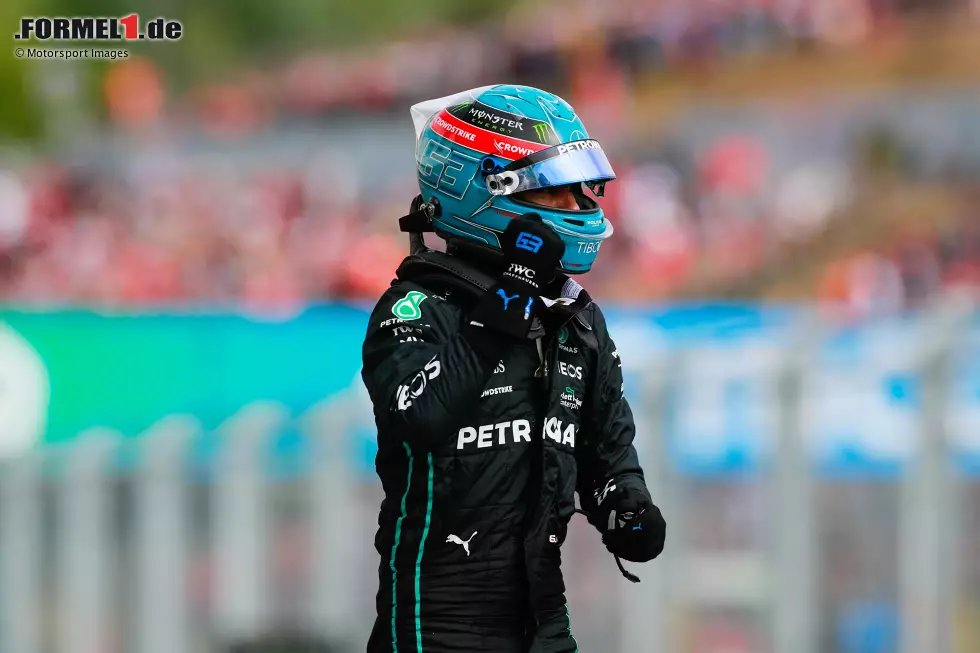 ... bessert sich das Wetter wieder, und es gibt die nächste Überraschung: George Russell holt im Mercedes W13 in 1:17.377 Minuten auf trockener Strecke die Poleposition für die Silberpfeile, seine erste in der Formel 1 und die erste des Teams in diesem Jahr! Knapp geschlagen ... Foto zur News: ... bessert sich das Wetter wieder, und es gibt die nächste Überraschung: George Russell holt im Mercedes W13 in 1:17.377 Minuten auf trockener Strecke die Poleposition für die Silberpfeile, seine erste in der Formel 1 und die erste des Teams in diesem Jahr! Knapp geschlagen ...