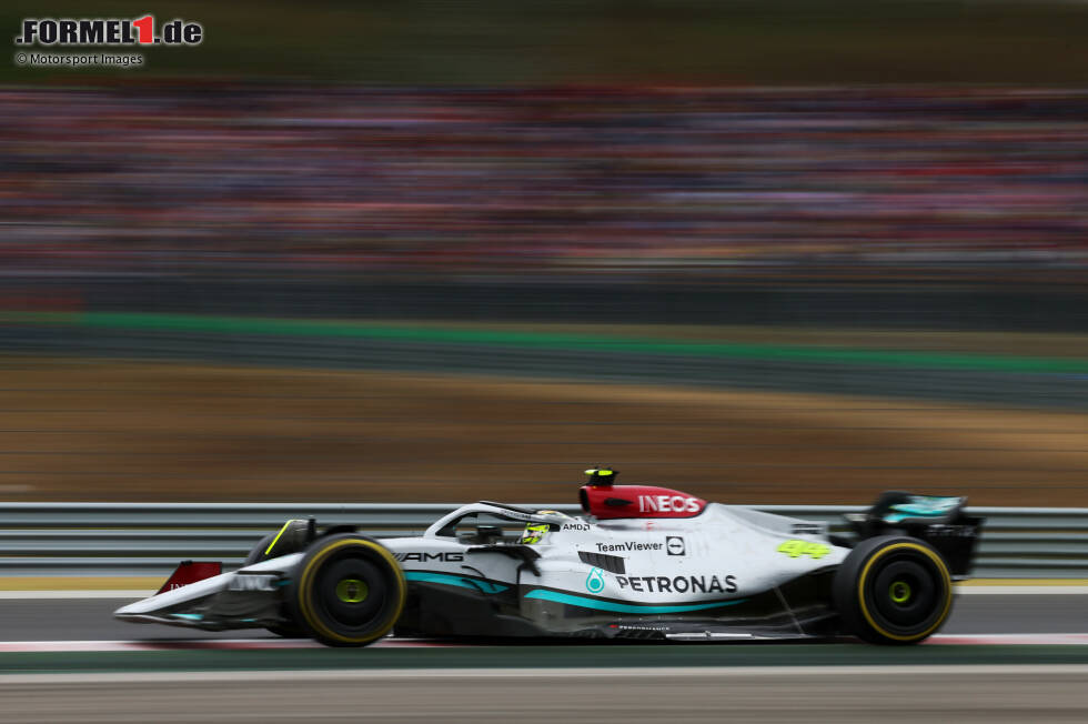 Foto zur News: ... Lewis Hamilton im Mercedes W13 von Startplatz sieben. Er zeigt eine beherzte Aufholjagd und fährt erneut auf Platz zwei, und wie in der Vorwoche ...