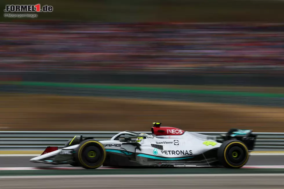 Foto zur News: ... Lewis Hamilton im Mercedes W13 von Startplatz sieben. Er zeigt eine beherzte Aufholjagd und fährt erneut auf Platz zwei, und wie in der Vorwoche ...