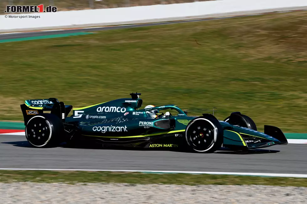 Foto zur News: Sebastian Vettel im Aston Martin AMR22