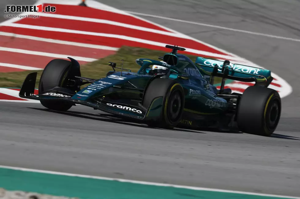 Foto zur News: Sebastian Vettel im Aston Martin AMR22
