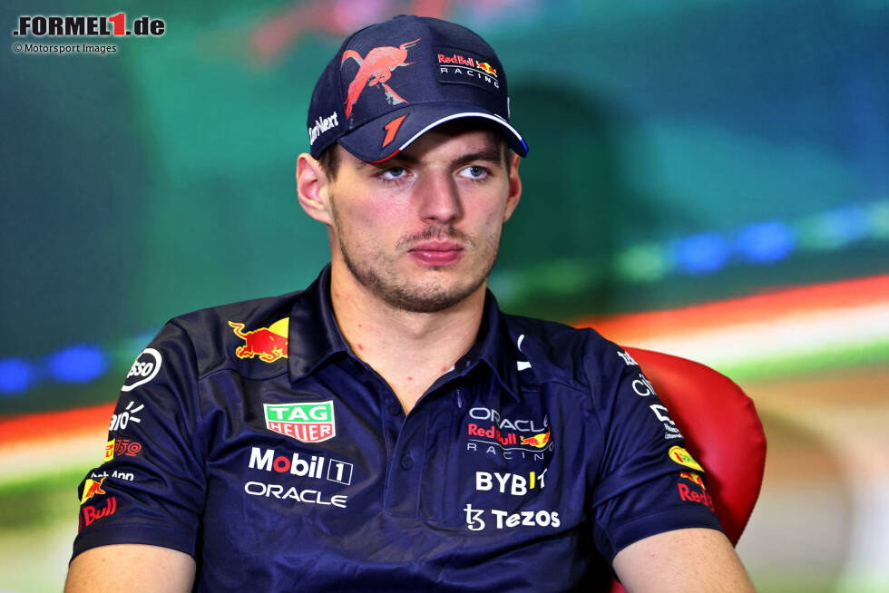 Max Verstappen: "Er hat so viel erreicht in der Formel 1. Da ist es nur nachvollziehbar, dass er zurücktritt. Er hatte eine großartige Karriere, hat viele Rennen gewonnen und auch Titel. Dass er jetzt geht, das kann man kommen sehen. Jeder wird älter. Und irgendwann hört jeder auf. Jetzt soll er das Leben mit der Familie genießen." Max Verstappen: "Er hat so viel erreicht in der Formel 1. Da ist es nur nachvollziehbar, dass er zurücktritt. Er hatte eine großartige Karriere, hat viele Rennen gewonnen und auch Titel. Dass er jetzt geht, das kann man kommen sehen. Jeder wird älter. Und irgendwann hört jeder auf. Jetzt soll er das Leben mit der Familie genießen."