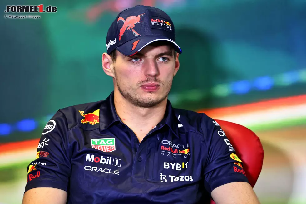 Foto zur News: Max Verstappen: &quot;Er hat so viel erreicht in der Formel 1. Da ist es nur nachvollziehbar, dass er zurücktritt. Er hatte eine großartige Karriere, hat viele Rennen gewonnen und auch Titel. Dass er jetzt geht, das kann man kommen sehen. Jeder wird älter. Und irgendwann hört jeder auf. Jetzt soll er das Leben mit der Familie genießen.&quot;