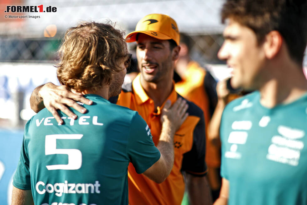 Der viermalige Formel-1-Weltmeister Sebastian Vettel hat seinen Rücktritt zum Saisonende erklärt. Seine Fahrerkollegen und Teams zollen dem Deutschen ihren Respekt. Wie die Reaktionen ausfallen, das zeigen wir in dieser Fotostrecke! Der viermalige Formel-1-Weltmeister Sebastian Vettel hat seinen Rücktritt zum Saisonende erklärt. Seine Fahrerkollegen und Teams zollen dem Deutschen ihren Respekt. Wie die Reaktionen ausfallen, das zeigen wir in dieser Fotostrecke!