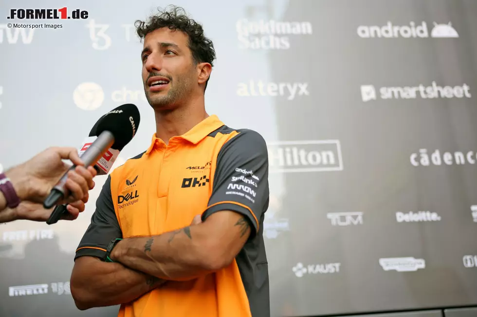 Daniel Ricciardo: "Irgendwie traurig, weil wir eine Formel-1-Legende verlieren, sozusagen. Ich freue mich aber auch, dass er ein neues Kapitel in seinem Leben starten kann. Sein Teamkollege zu sein, das war ein Privileg für mich. Wir werden ihn vermissen, und ich wünsche ihm alles Gute." Foto zur News: Daniel Ricciardo: "Irgendwie traurig, weil wir eine Formel-1-Legende verlieren, sozusagen. Ich freue mich aber auch, dass er ein neues Kapitel in seinem Leben starten kann. Sein Teamkollege zu sein, das war ein Privileg für mich. Wir werden ihn vermissen, und ich wünsche ihm alles Gute."