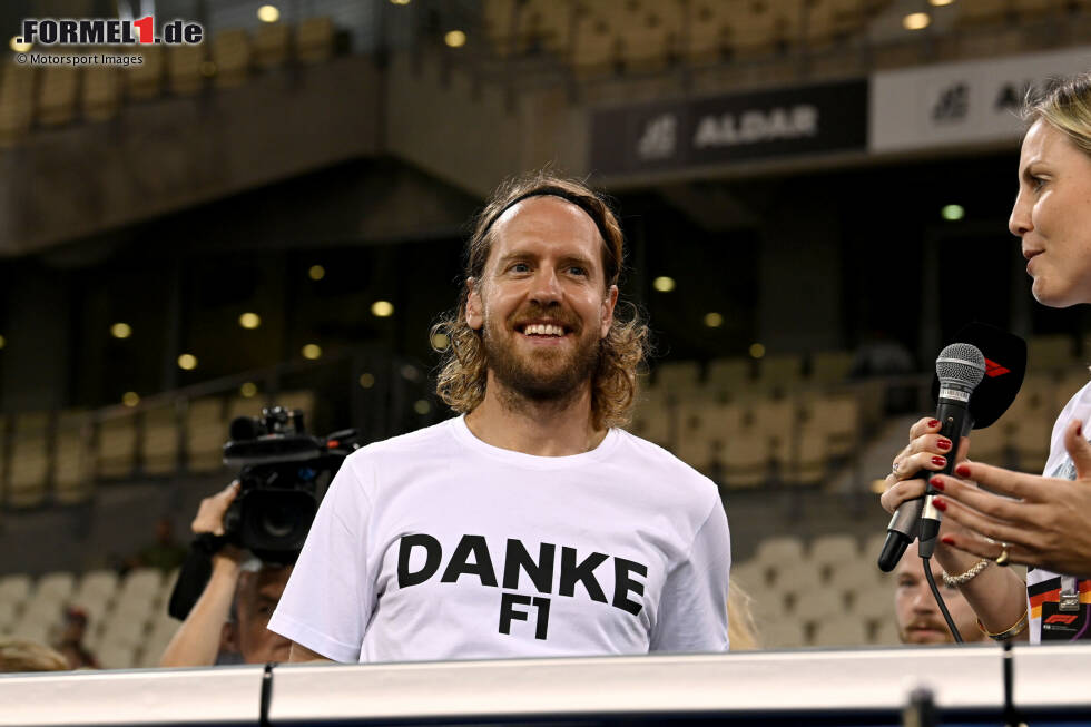 Sebastian Vettel sagt "Danke, Formel 1", und er tut das mit einer Abendveranstaltung in Abu Dhabi: Er lädt die Beteiligten aus dem Fahrerlager zum gemeinsamen Trackrun auf dem Yas Marina Circuit ein und ... Sebastian Vettel sagt "Danke, Formel 1", und er tut das mit einer Abendveranstaltung in Abu Dhabi: Er lädt die Beteiligten aus dem Fahrerlager zum gemeinsamen Trackrun auf dem Yas Marina Circuit ein und ...